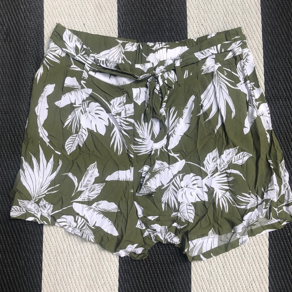 Cute Palm Leaf Shorts